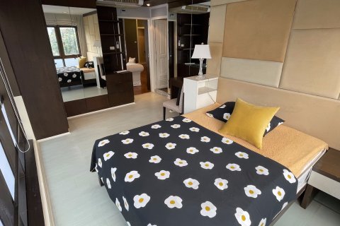 Condo in Watthana, Bangkok, Thailand, 2 bedrooms  № 161308 - photo 11