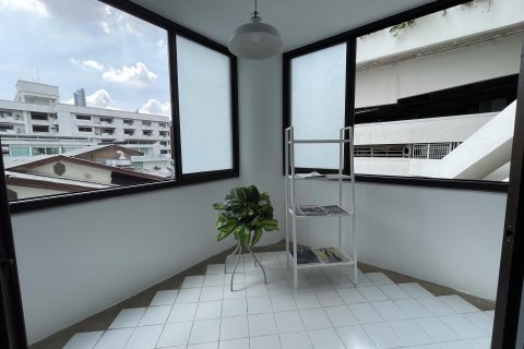 Condo in Watthana, Bangkok, Thailand, 2 bedrooms  № 161308 - photo 17