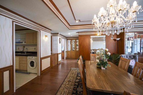 Condo in Bangkok, Thailand, 2 bedrooms № 157710 - photo 15