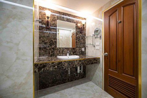 Condo in Bangkok, Thailand, 2 bedrooms № 157710 - photo 2