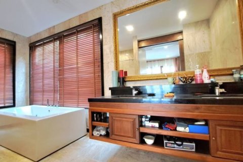House in Pattaya, Thailand 5 bedrooms № 157714 - photo 8