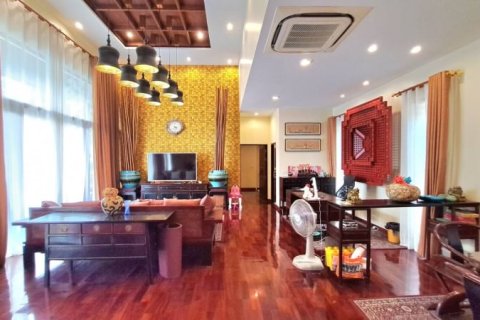 House in Pattaya, Thailand 5 bedrooms № 157714 - photo 6