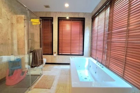 House in Pattaya, Thailand 5 bedrooms № 157714 - photo 9