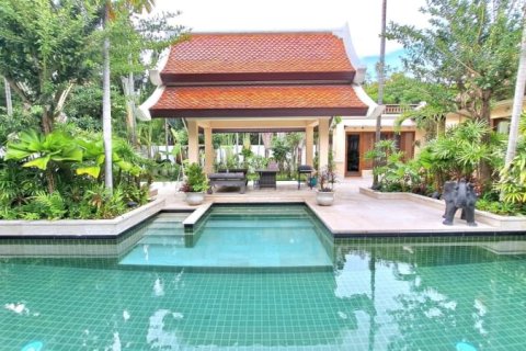 House in Pattaya, Thailand 5 bedrooms № 157714