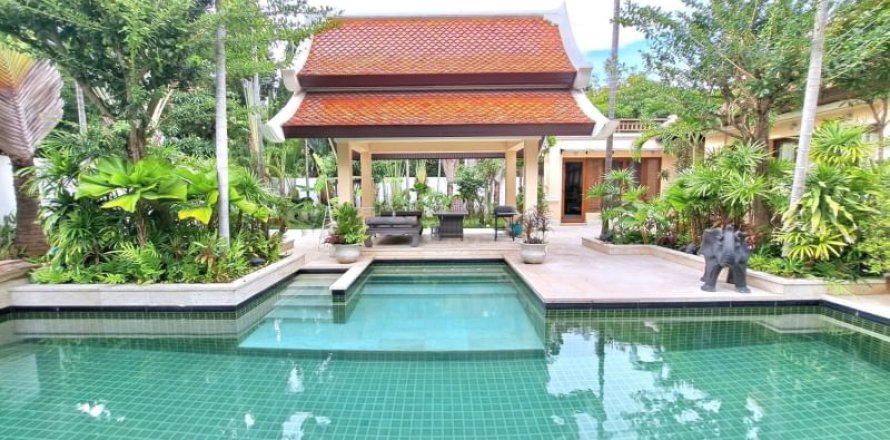 House in Pattaya, Thailand 5 bedrooms № 157714