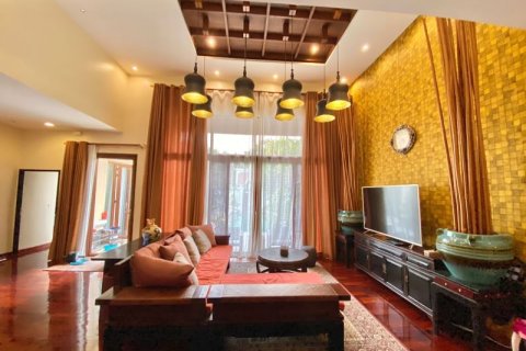 House in Pattaya, Thailand 5 bedrooms № 157714 - photo 12