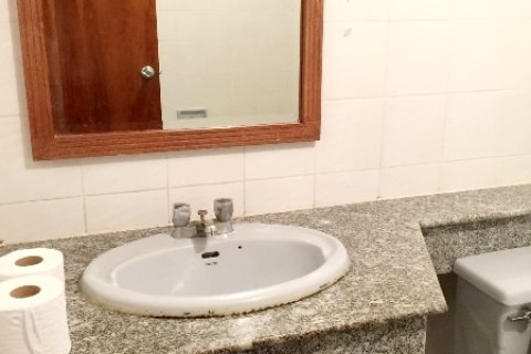 Condo in Bangkok, Thailand, 2 bedrooms  № 157709 - photo 12