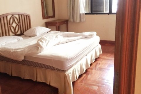 Condo in Bangkok, Thailand, 2 bedrooms  № 157709 - photo 2