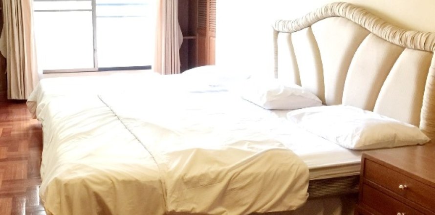 Condo in Bangkok, Thailand, 2 bedrooms  № 157709