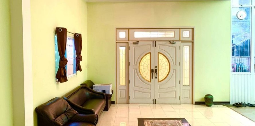 House in Bangkok, Thailand 2 bedrooms № 157712