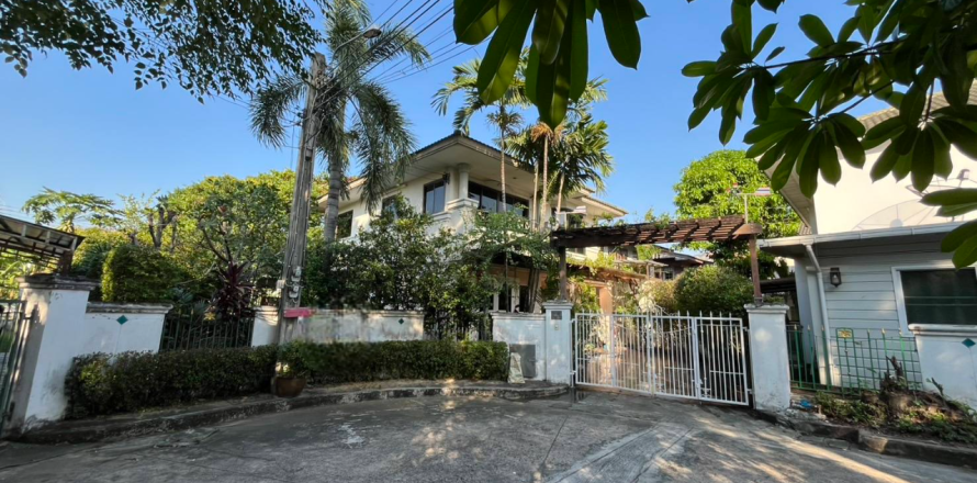 Дом в Фаси Чароене, Бангкок, Таиланд с 3 спальнями № 159455