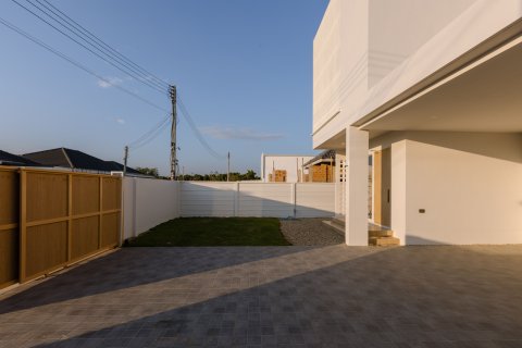 House in Saraphi, Thailand 3 bedrooms № 159454 - photo 23