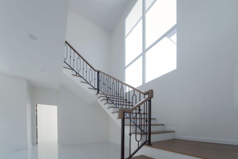 House in Samut Sakhon, Thailand 4 bedrooms № 144780 - photo 7