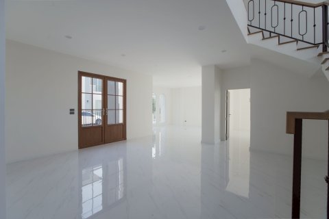 House in Samut Sakhon, Thailand 4 bedrooms № 144780 - photo 3
