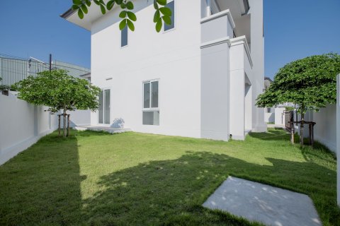 House in Samut Sakhon, Thailand 4 bedrooms № 144780 - photo 18