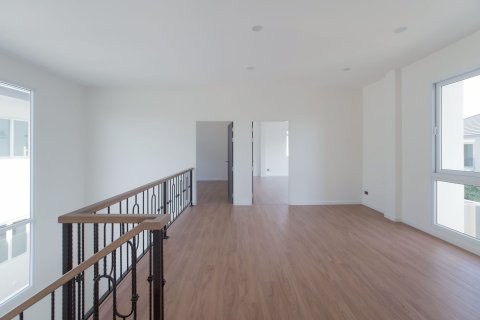 House in Samut Sakhon, Thailand 4 bedrooms № 144780 - photo 16