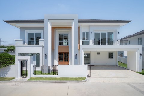 House in Samut Sakhon, Thailand 4 bedrooms № 144780 - photo 1