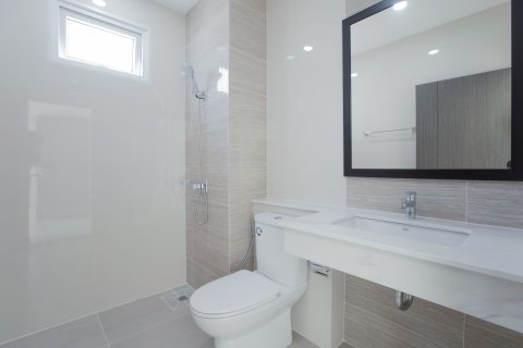House in Samut Sakhon, Thailand 4 bedrooms № 144780 - photo 9