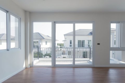 House in Samut Sakhon, Thailand 4 bedrooms № 144780 - photo 13