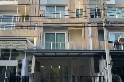 Таунхаус в Ванг Тонг Ланге, Бангкок, Таиланд с 3 спальнями  № 146719 - фото 1