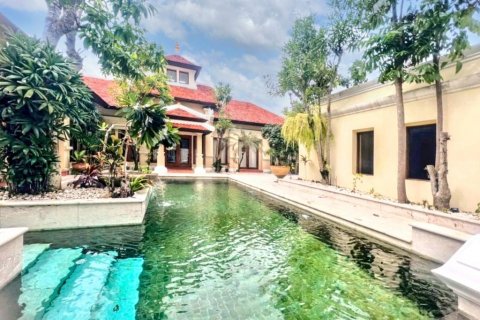 Вилла в Саттахипе, Таиланд с 2 спальнями  № 116999 - фото 1