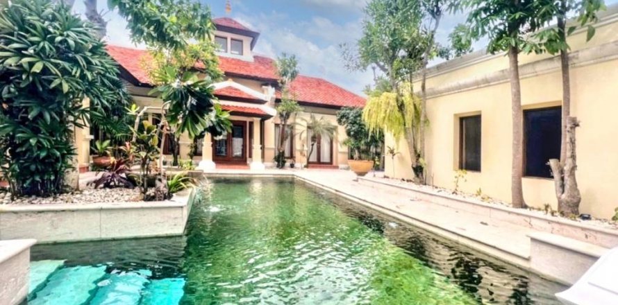 Вилла в Саттахипе, Таиланд с 2 спальнями  № 116999