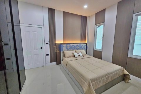 House in Pattaya, Thailand 3 bedrooms № 196041 - photo 11