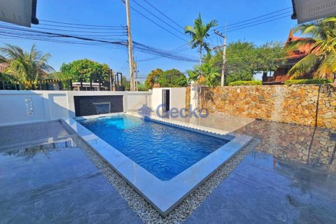 House in Pattaya, Thailand 3 bedrooms № 196041 - photo 15