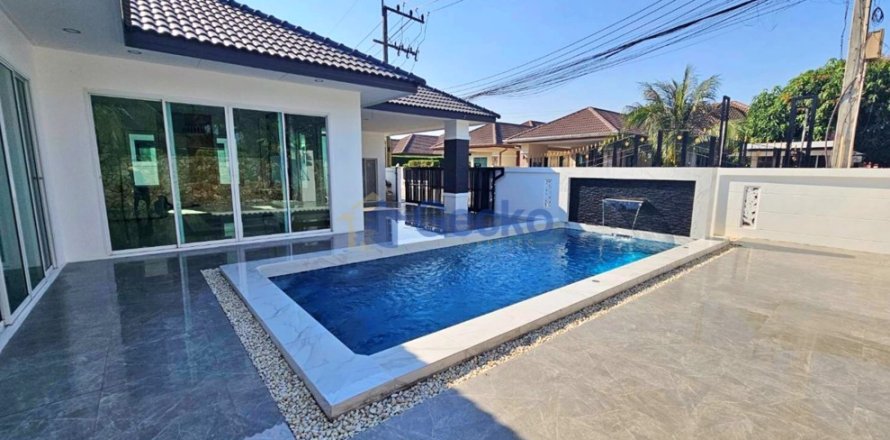 House in Pattaya, Thailand 3 bedrooms № 196041