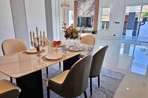 House in Pattaya, Thailand 3 bedrooms № 196041 - photo 3