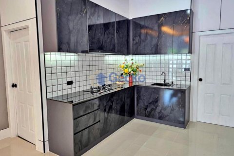 House in Pattaya, Thailand 3 bedrooms № 196041 - photo 2
