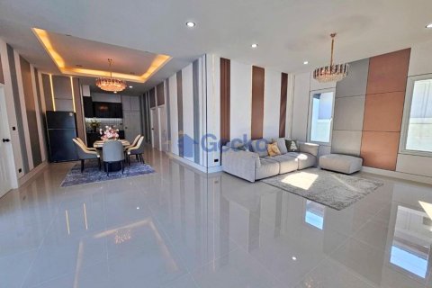 House in Pattaya, Thailand 3 bedrooms № 196041 - photo 5