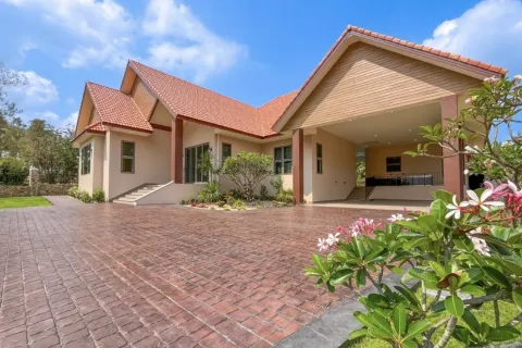 Villa in Pattaya, Thailand 4 bedrooms № 171221