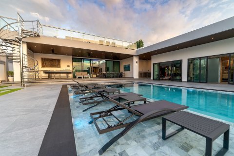 Вилла в Паттайе, Таиланд с 6 спальнями  № 171223 - фото 17