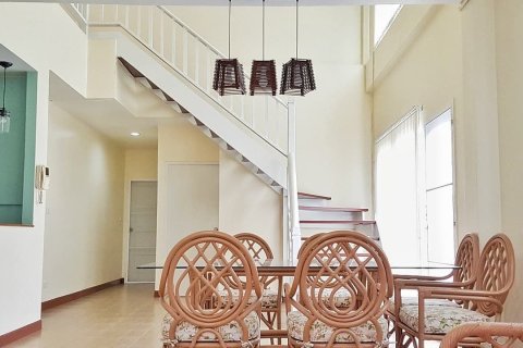 Condo in Pathum Thani, Thailand, 3 bedrooms  № 171225 - photo 2