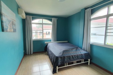 Condo in Pathum Thani, Thailand, 3 bedrooms  № 171225 - photo 12