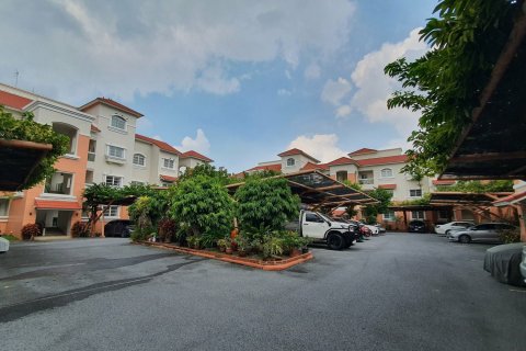 Condo in Pathum Thani, Thailand, 3 bedrooms  № 171225 - photo 24