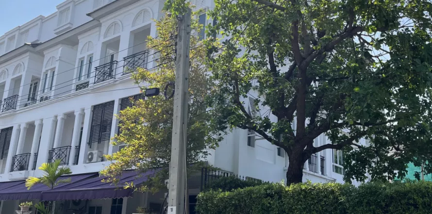 Таунхаус в Пхракханонге, Бангкок, Таиланд с 4 спальнями № 137295