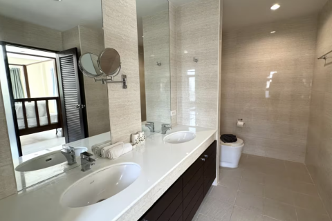 Villa in Phuket, Thailand 4 bedrooms № 137300 - photo 12