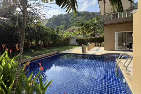 Villa in Phuket, Thailand 4 bedrooms № 137300 - photo 2