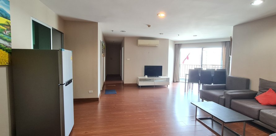 Кондоминиум с 3 спальнями в Хуай Кванге, Бангкок, Таиланд № 161341