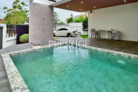 House in Pattaya, Thailand 4 bedrooms № 198105 - photo 16