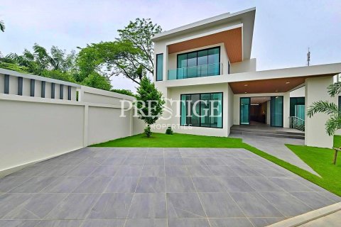 House in Pattaya, Thailand 4 bedrooms № 198105 - photo 2