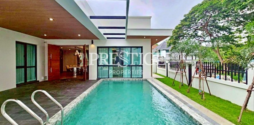 House in Pattaya, Thailand 4 bedrooms № 198105