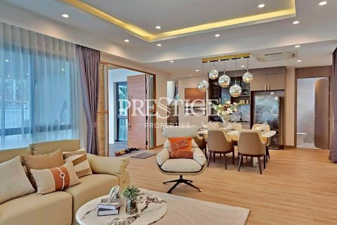 House in Pattaya, Thailand 4 bedrooms № 198105 - photo 4