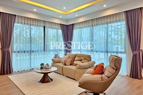 House in Pattaya, Thailand 4 bedrooms № 198105 - photo 3