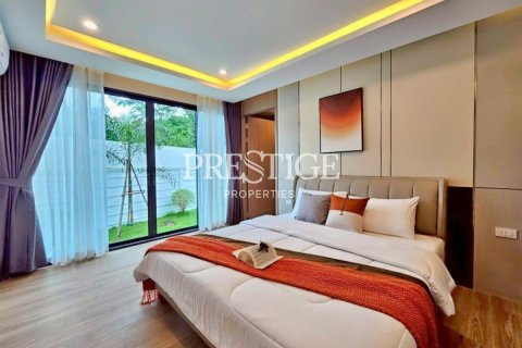 House in Pattaya, Thailand 4 bedrooms № 198105 - photo 8