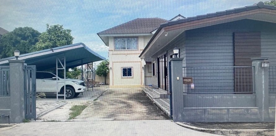 House in Chiang Mai, Thailand 4 bedrooms № 136020