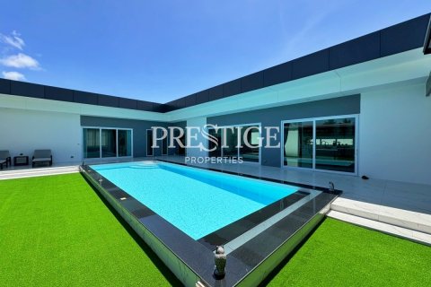 House in Pattaya, Thailand 3 bedrooms № 197533