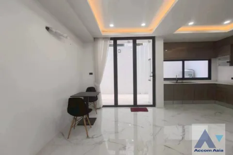 Reihenhaus in Watthana, Bangkok, Thailand 4 Schlafzimmer № 215291 - Foto 4